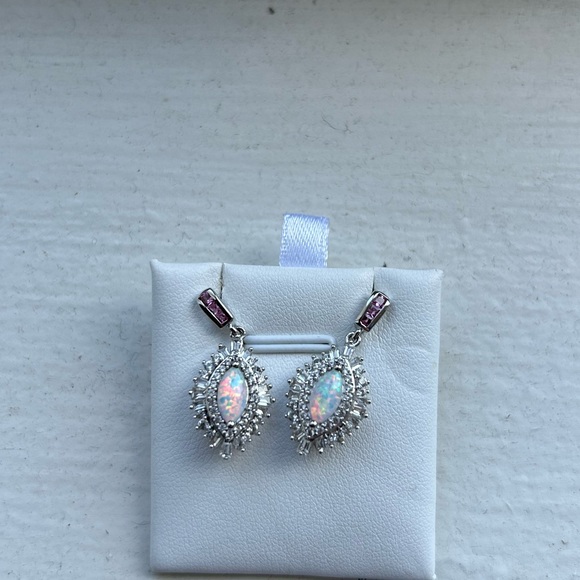 Stunning Opal Earrings - Picture 1 of 4
